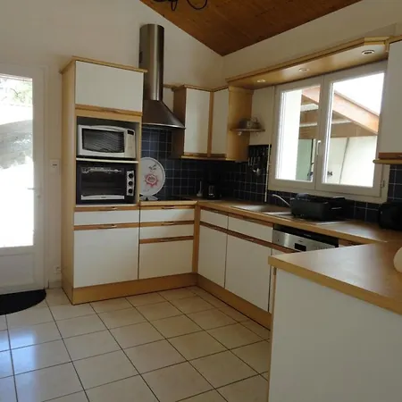 Maison Boisée, 800m De La Plage, 100m², 3 Chambres, Terrasse, Parking - Fr-1-777-18 *