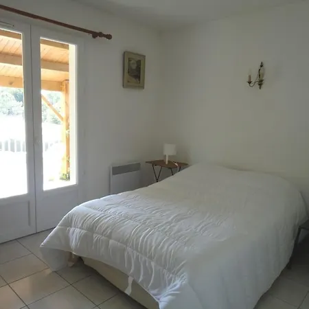 Hébergement de vacances Maison Boisée, 800m De La Plage, 100m², 3 Chambres, Terrasse, Parking - Fr-1-777-18