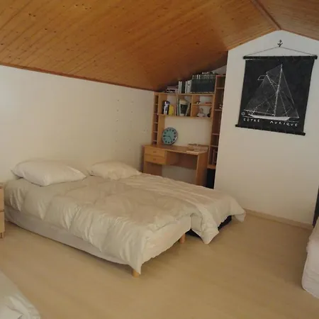 Hébergement de vacances Maison Boisée, 800m De La Plage, 100m², 3 Chambres, Terrasse, Parking - Fr-1-777-18 *
